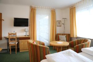 TV a/nebo společenská místnost v ubytování Hotel Steffl Garni inkl Chiemgau Karte