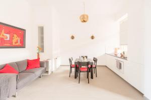 Modern Bauhaus 1077 Budapest, Hevesi Sándor tér kép - 2