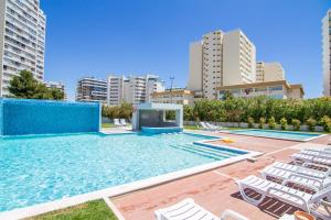 Swimmingpoolen hos eller tæt på Apartamentos Turisticos Rocha Tower - MI