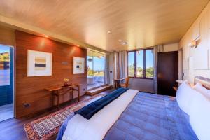 Katil atau katil-katil dalam bilik di Hapuku Lodge & Tree Houses +47 gambar