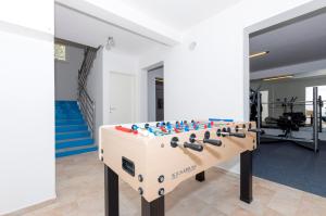 Posilňovňa alebo fitness centrum v ubytovaní Family Villa Mermaid Your Croatian Haven with Pool and Scenic Views