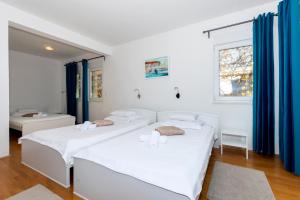 Posteľ alebo postele v izbe v ubytovaní Family Villa Mermaid Your Croatian Haven with Pool and Scenic Views