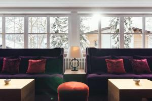 Hinterwies – Ski In / Lodge / Dine的休息区