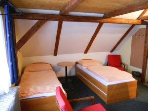 En eller flere senge i et værelse på Horska chata Kristynka
