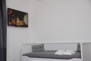 Een bed of bedden in een kamer bij Dolce Sbadiglio 2