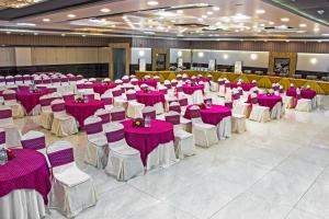 Restaurace v ubytování The AVR Hotels & Banquets