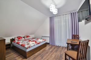 Кровать или кровати в номере Noclegi u Nawary