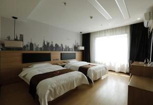 A bed or beds in a room at Thank Inn Chain Hotel Shandong Binzhou Zhanhua Jinhai Six Road