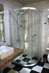 Kúpeľňa v ubytovaní JUNYI Hotel Jiangsu Lianyungang South Junan Road