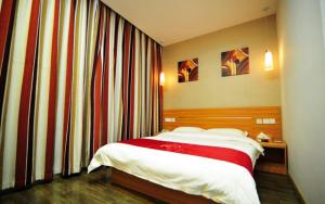 a bedroom with a bed and a large window at Thank Inn Chain Hotel Guizhou Anshun Development Area Xihang Road in Anshun