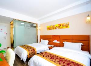 a hotel room with two beds in a room at Thank Inn Chain Hotel Jiangsu Xuzhou South Zhongshan Road Shopping Mall in Xuzhou