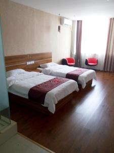 a hotel room with two beds and two chairs at Thank Inn Chain Hotel Hebei Cangzhou Dongwaihuan International Hardware Plaza in Cangzhou