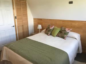 En eller flere senger på et rom på Cabañas Posada Alemana