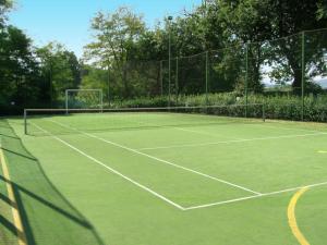 Tennis- og/eller squashfaciliteter på La Valle Del Sole Country House eller i nærheden