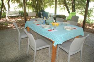 Un restaurante o sitio para comer en Il Podere di Giustina