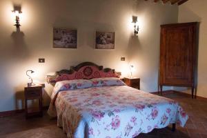 A bed or beds in a room at Agriturismo Podere San Pietro