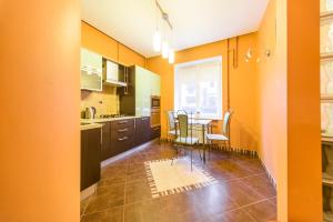 Kuchyňa alebo kuchynka v ubytovaní 1-room apartments Kiev city center