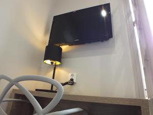TV a/nebo společenská místnost v ubytování Hotel Paganini