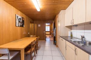 Kuchyň nebo kuchyňský kout v ubytování Apartmenthaus Kreuzbuche