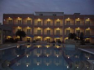 Bazén v ubytovaní Rhodian Rose Hotel alebo v jeho blízkosti