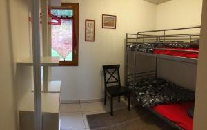 a room with two bunk beds and a window at Horizon Vauban in Briançon