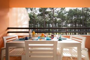 Gallery image of Exciting Beach Apartment in Charneca