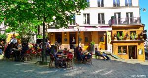 Gallery image of Abbesses Montmartre Apartment in Paris