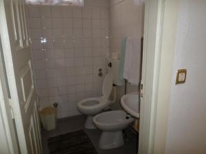 a small bathroom with a toilet and a sink at Rustico & Singelo - Hotelaria e Restauração, Lda in Vila Real