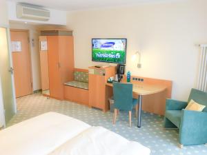 TV a/nebo společenská místnost v ubytování Hotel Birkenhof