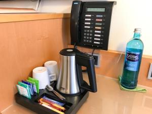 Příslušenství pro přípravu čaje a kávy v ubytování Hotel Birkenhof