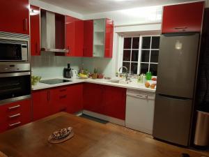 A kitchen or kitchenette at Villa - zeezicht, zwembad