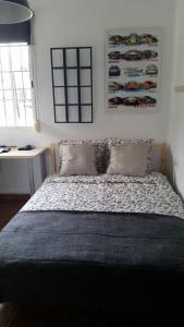 A bed or beds in a room at Villa - zeezicht, zwembad