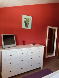 A television and/or entertainment centre at Villa - zeezicht, zwembad