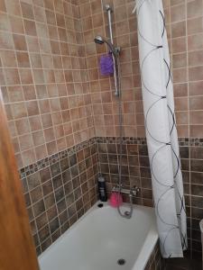 A bathroom at Villa - zeezicht, zwembad