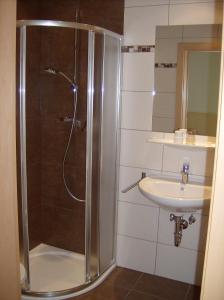 Et badeværelse på Apartment Haus Millauer