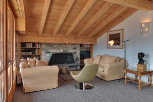 a living room with a couch and a fireplace at Olympia 443 in Verbier