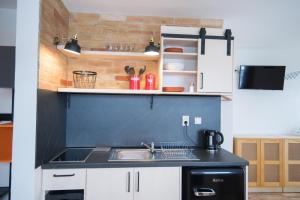 Kuchyňa alebo kuchynka v ubytovaní Apartmány Lea