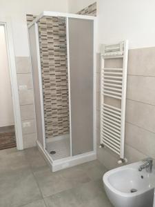 A bathroom at Casa Leo Még 10 kép