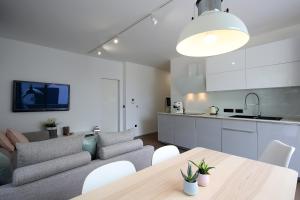 Kuchyňa alebo kuchynka v ubytovaní The View Luxury Apartment Dramalj