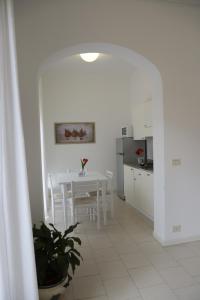 A kitchen or kitchenette at Residence Villa Ofelia
