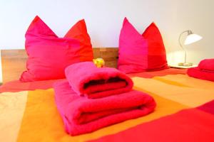 Ein Bett oder Betten in einem Zimmer der Unterkunft Private rooms next to subway