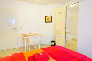 Ein Bett oder Betten in einem Zimmer der Unterkunft Private rooms next to subway