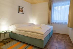 Postel nebo postele na pokoji v ubytování Wellness privát Štyri Lipy + 37 fotografií