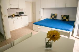 A kitchen or kitchenette at Residence Villa Ofelia