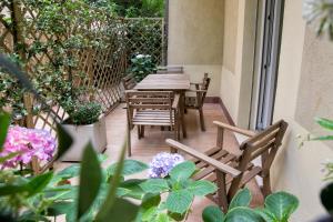 A garden outside Residence Villa Ofelia