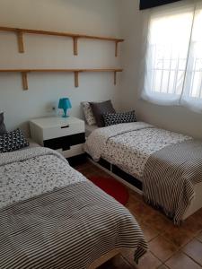 A bed or beds in a room at Villa - zeezicht, zwembad