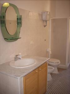 Et badeværelse på Il Giardino del Nespolo + 28 billeder