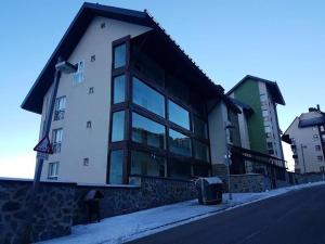 Budova, v ktorej sa apartmán nachádza