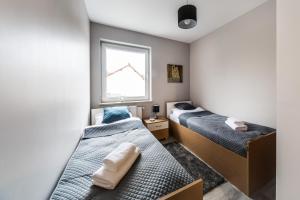 Posteľ alebo postele v izbe v ubytovaní APARTAMENTY GORZÓW WLKP.