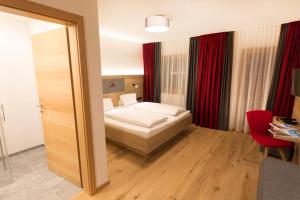 Łóżko lub łóżka w pokoju w obiekcie Hotel Rosner